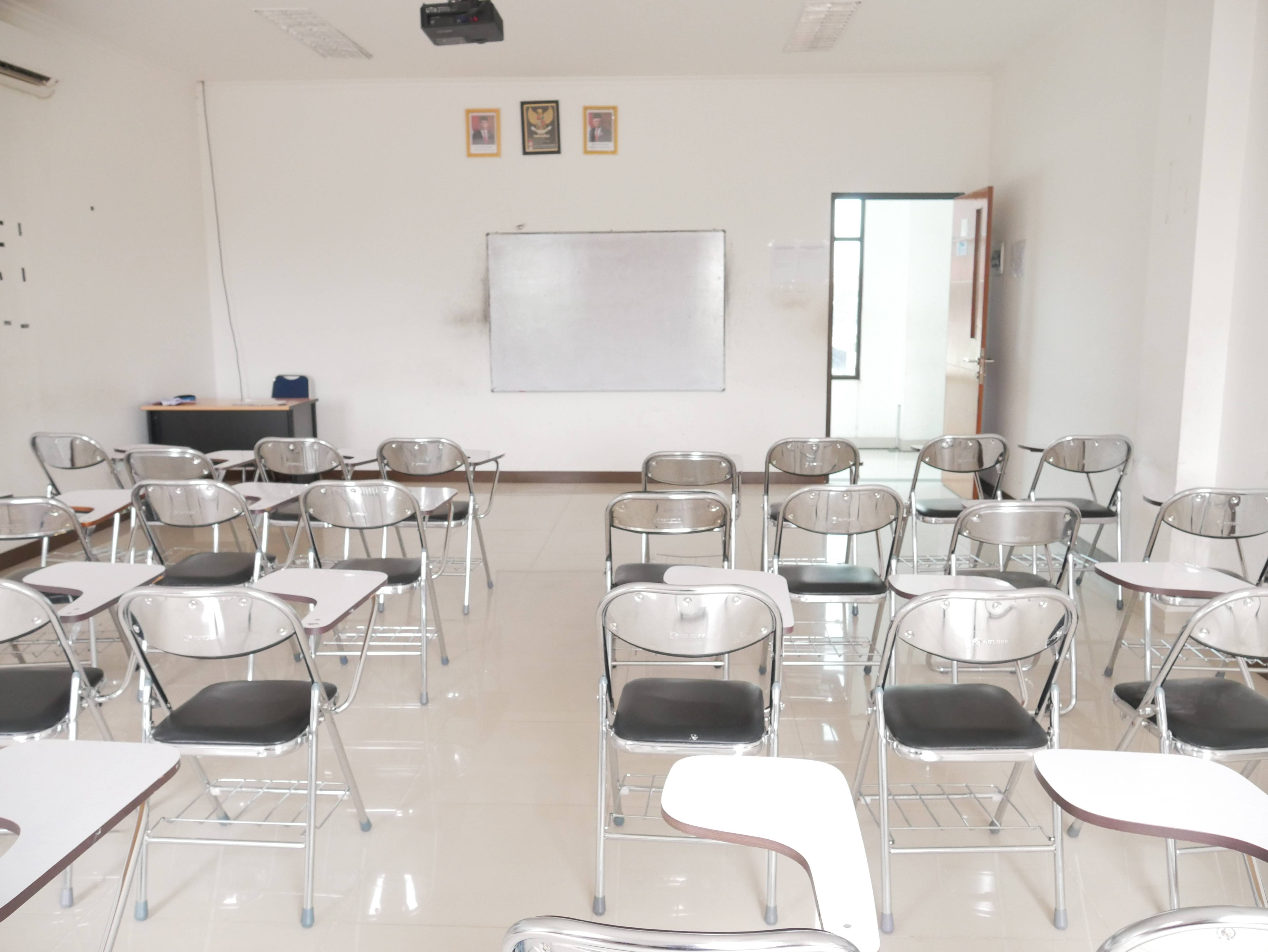 Gedung Perkuliahan Full AC